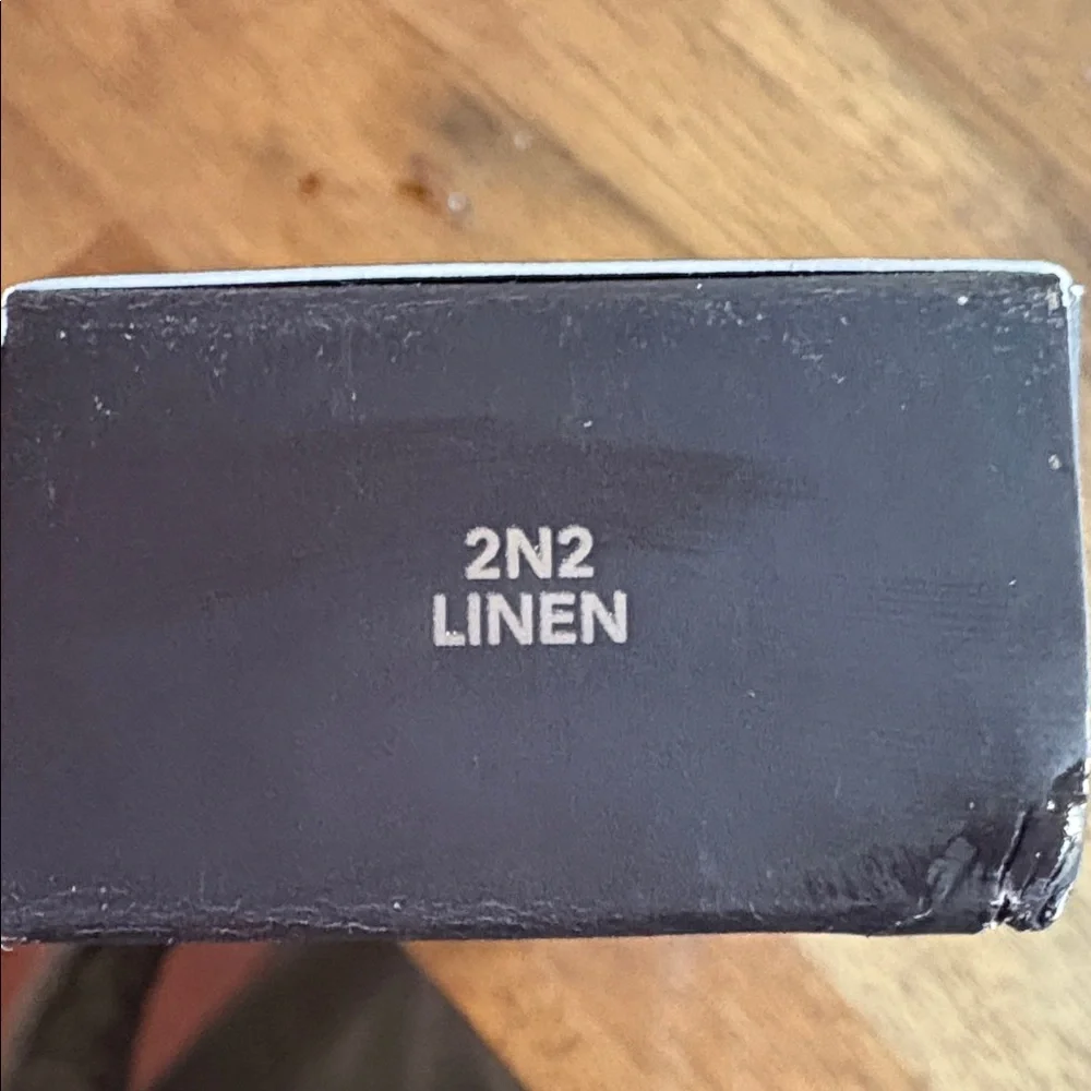 Laura Mercier Flawless Lumière Foundation - Linen 2N2